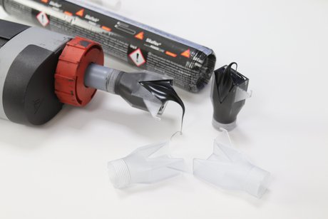 Musterkoffer Pos. 15, Großvolumen V-Naht Düse, Sika PowerCure Mischer