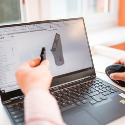 Wir konzipieren ihre 3D gedruckte Wunschdüse für Klebstoffapplikationen.