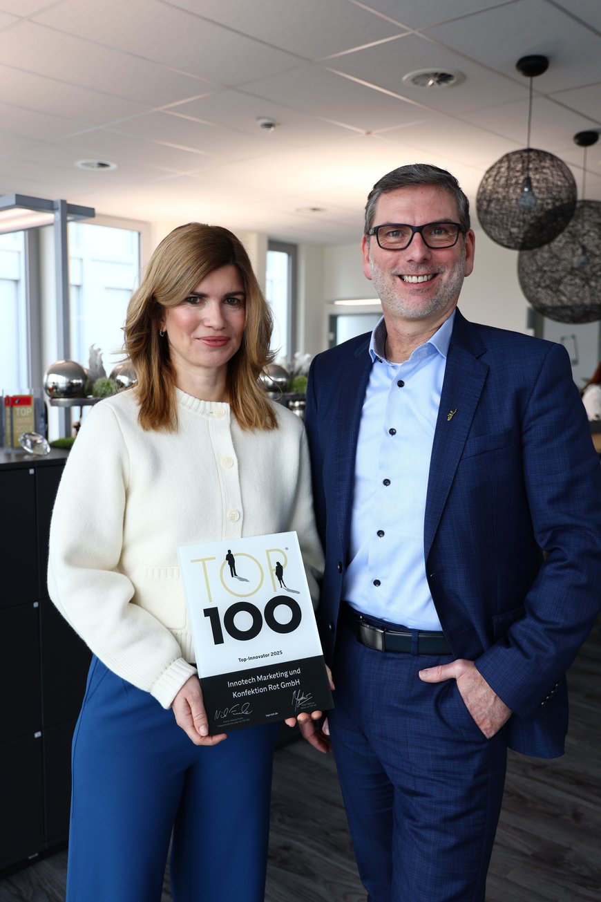 Unsere Geschäftsführer Joachim Rapp und Anja Gaber mit dem TOP 100 Award