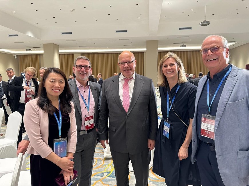 Cathy Zhang, Joachim Rapp, Peter Altmaier, Lena Wariyar und Prof. Dr. Andreas Groß (Vlnr.)