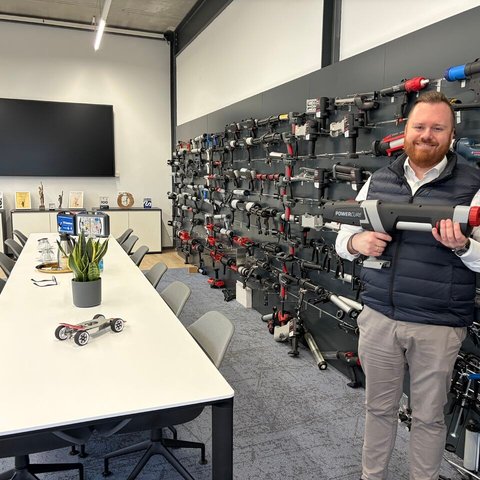 Der Markt für manuelle Klebstoffapplikation ist komplexer denn je – doch wo findet echte Orientierung statt?