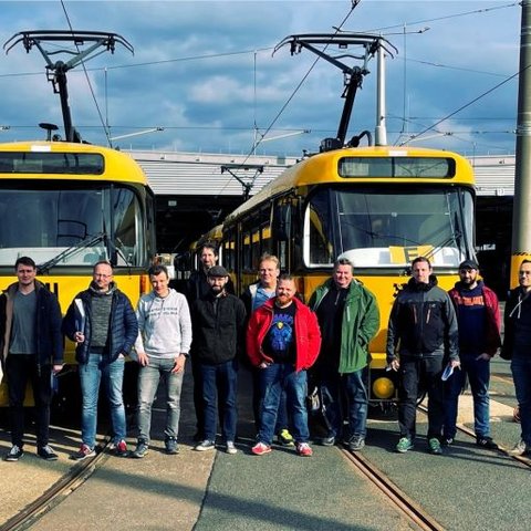 Die Dresdner Verkehrsbetriebe AG lassen ihre Mitarbeiter zu Klebpraktikern ausbilden