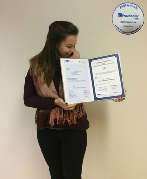 Dominique Lux ausgebildete Klebfachkraft bei Innotech