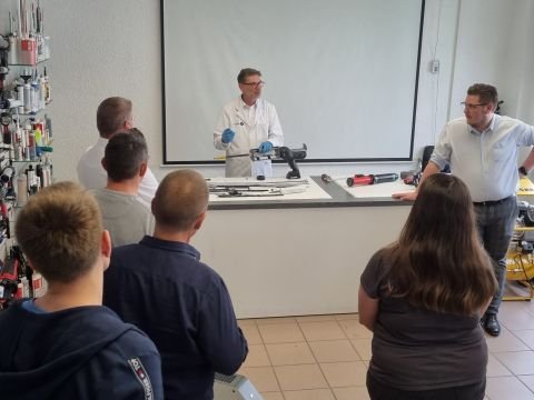 Successful premiere of our first "Specialist consultant for adhesive bonding technology" course