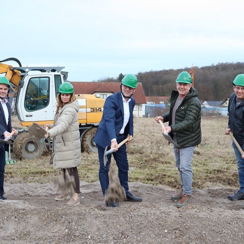 Der erste Spatenstich für unser neues Logistik- und Produktionszentrum in Mühlhausen ist getan.