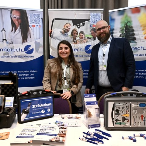 Wir sind nächste Woche wieder auf klebtechnischer Mission unterwegs! Das Ziel: in-adhesives Symposium 2026 in München