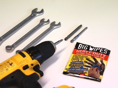 Wir reparieren deine Kartuschenpresse, dank den BIG WIPES sieht dein Gerät danach wieder wie neu aus