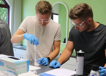Klebpraktiker und Klebfachkraft Kurs Praxis