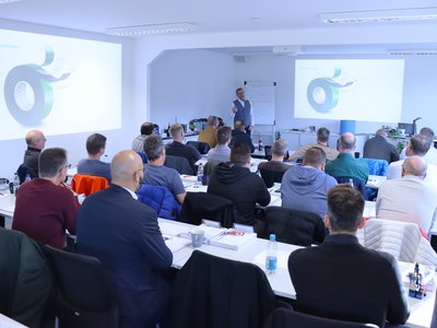 Die Welt der Klebebänder: Besonderheiten und Grenzen im Vergleich zu Strukturklebstoffen