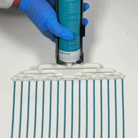 Precise gluing minimizes consumption and optimizes processes - 3D printed area nozzles revolutionize your adhesive applications!